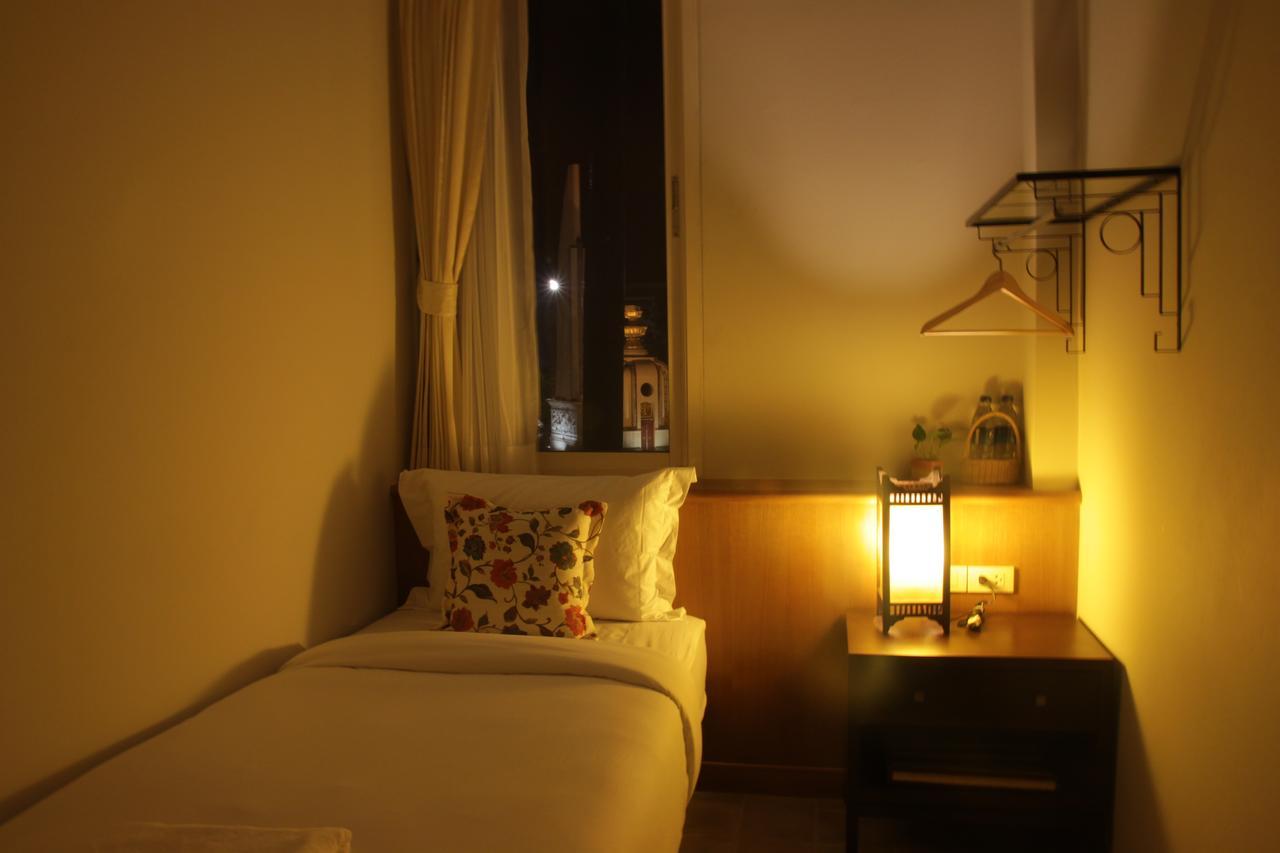 Baan Dinso Hostel@Ratchadamnoen Bangkok Exterior photo